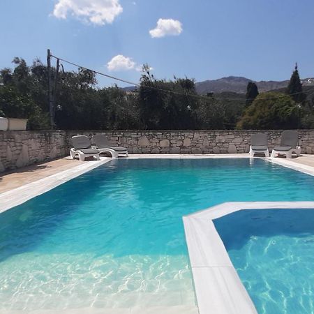 Villa Petrino - Central Flat Location Within Kassiopi. Sleeps 8 Exterior foto