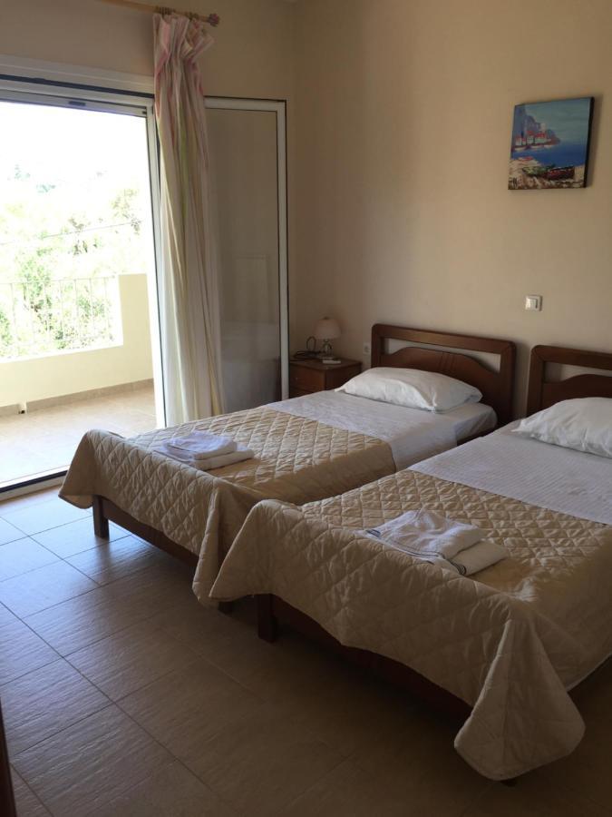 Villa Petrino - Central Flat Location Within Kassiopi. Sleeps 8 Exterior foto